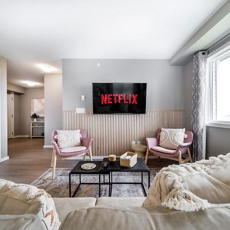 Peaceful Oasis Condo, Ac, Top Floor, Secure Ug Parking, Balcony, King Bed! Edmonton Esterno foto
