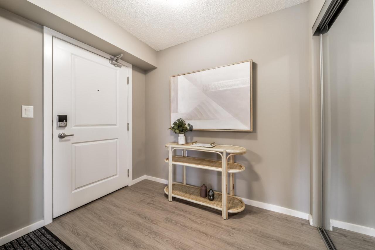 Peaceful Oasis Condo, Ac, Top Floor, Secure Ug Parking, Balcony, King Bed! Edmonton Esterno foto
