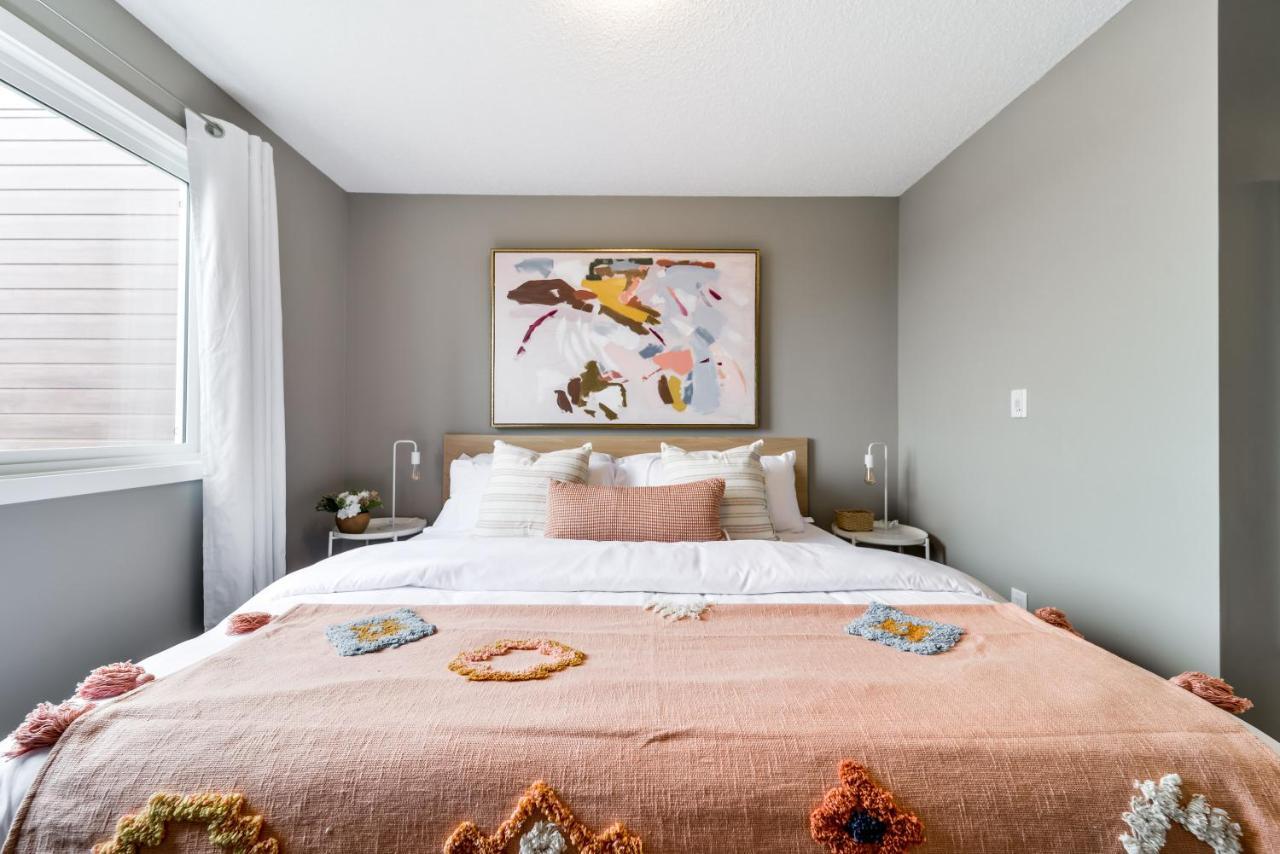 Peaceful Oasis Condo, Ac, Top Floor, Secure Ug Parking, Balcony, King Bed! Edmonton Esterno foto